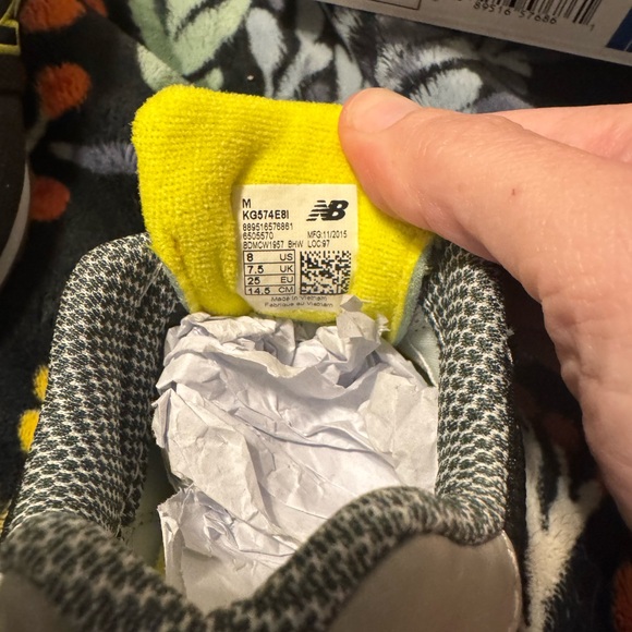 New Balance Green and Black Athletic Sneakers with Velcro - Picture 3 of 4